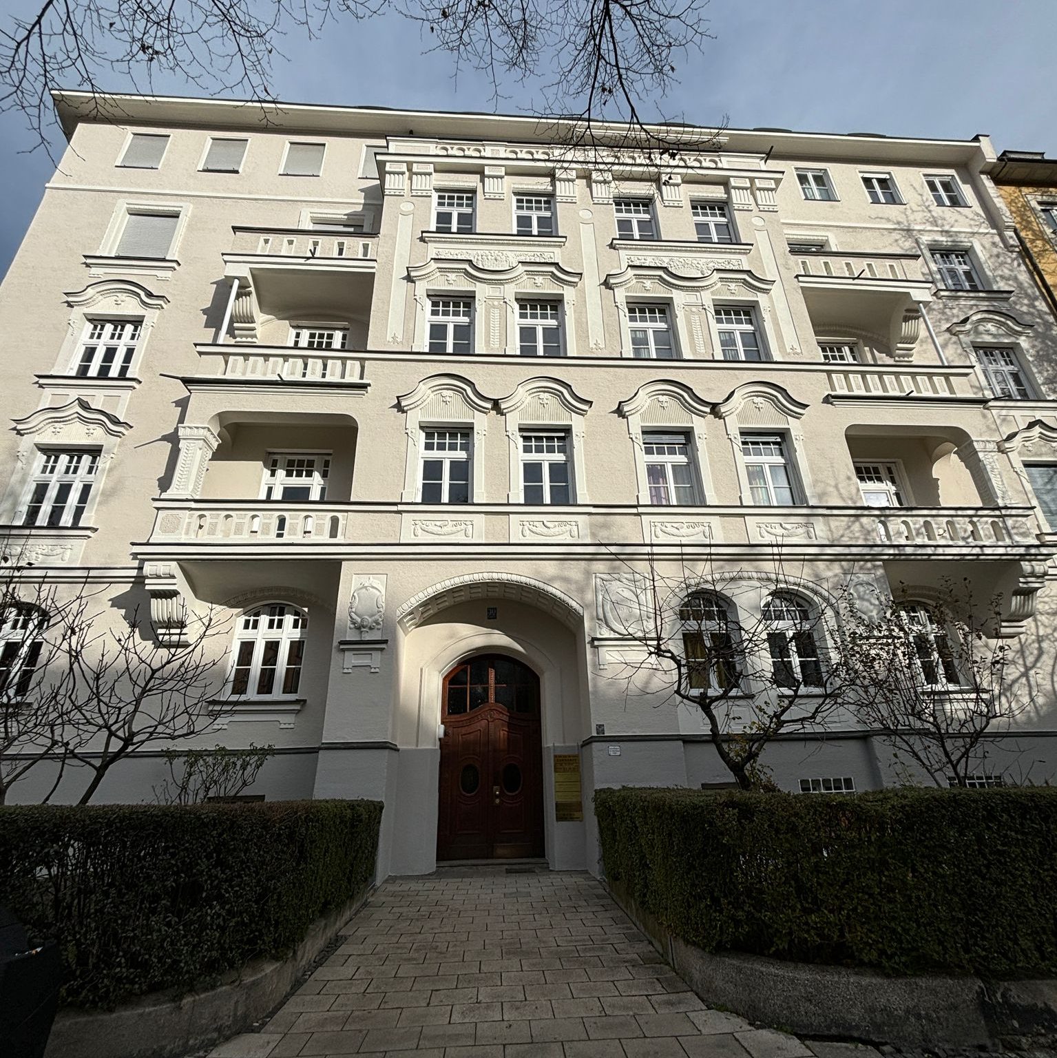 cropped-Radoslav-Nedeljkovic-Malerbetrieb-Muenchen-Bayern-Maler-Lackierarbeiten-Balkon-Sanierung.jpeg